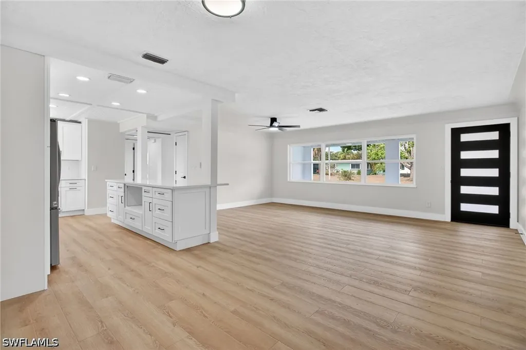 2897 66th Way N St. Petersburg FL 33710