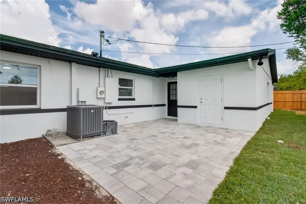 2897 66th Way N St. Petersburg FL 33710