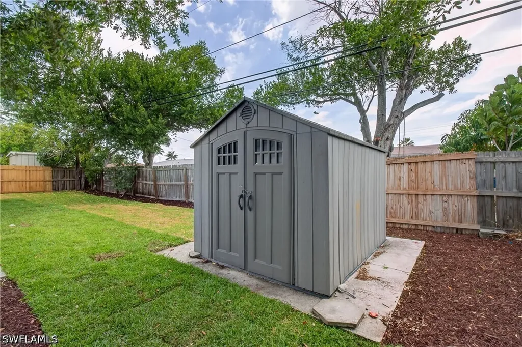 2897 66th Way N St. Petersburg FL 33710