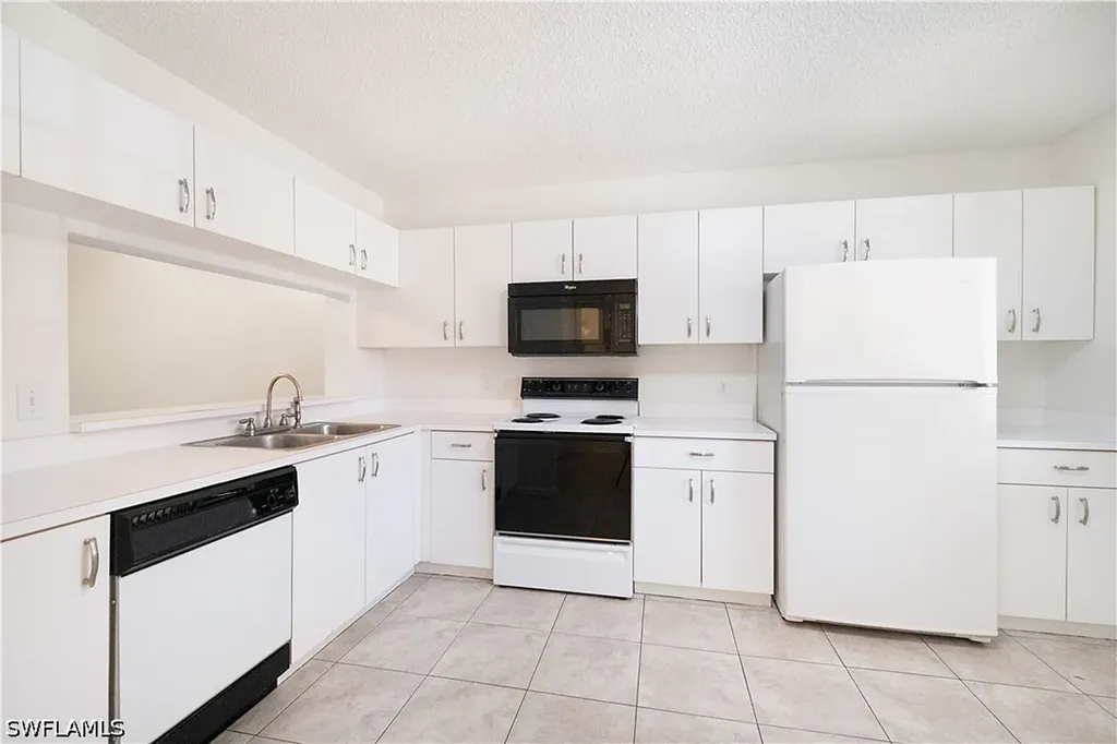 7791 Esmeralda Way Naples FL 34109