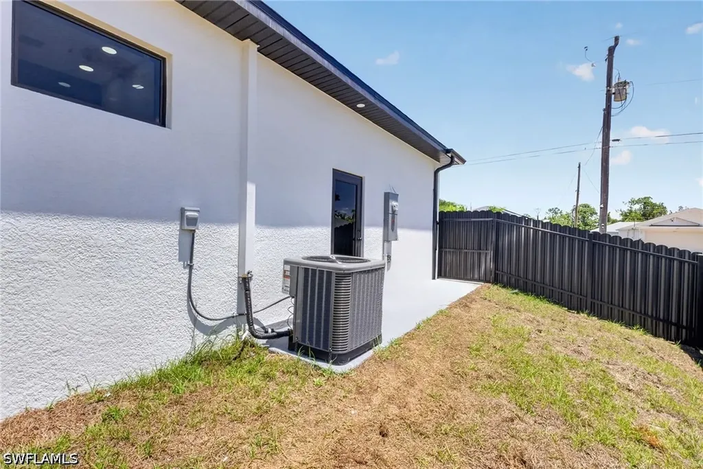 4226 NE 23rd Place Cape Coral FL 33909
