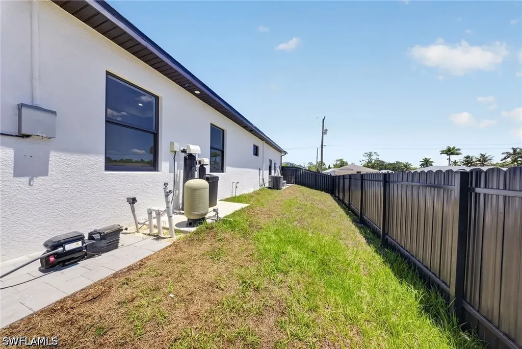 4226 NE 23rd Place Cape Coral FL 33909