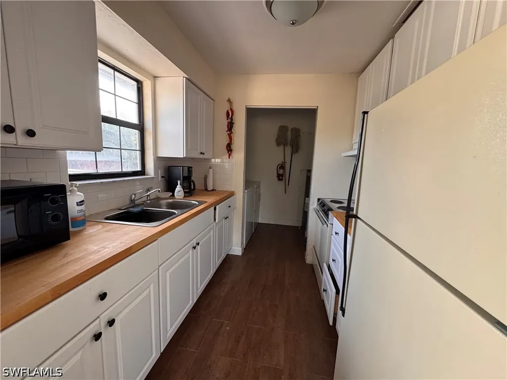 1825 Washburn Avenue Naples FL 34117