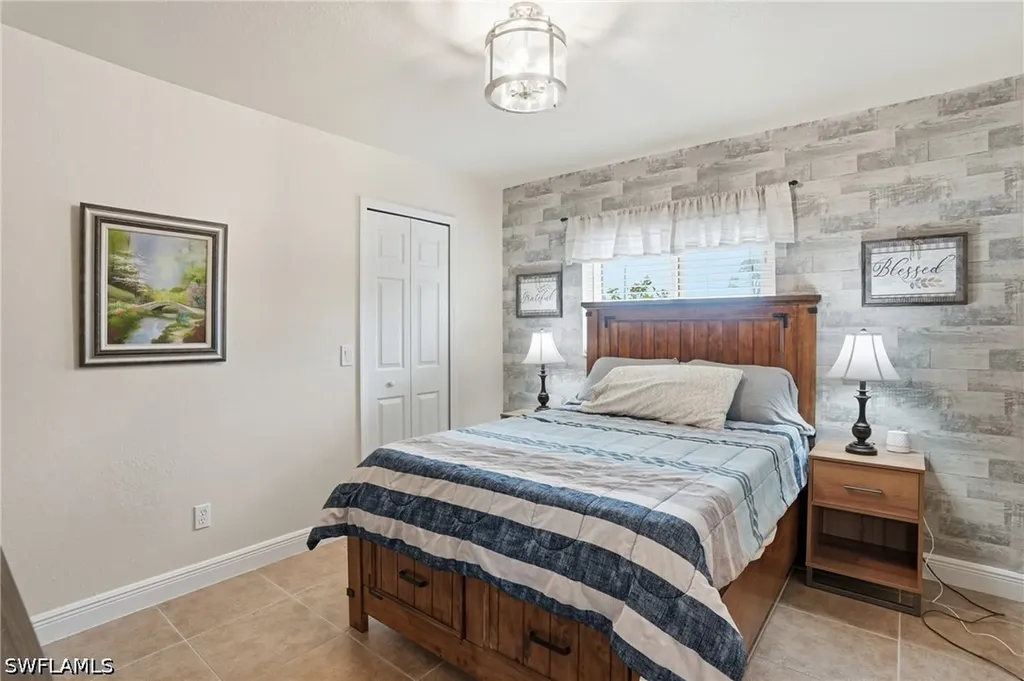 2823 NW Juanita Place Cape Coral FL 33993
