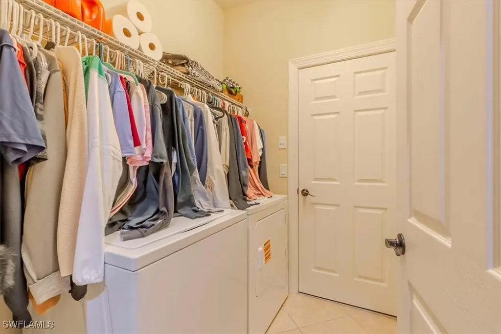 1674 Serrano Circle Naples FL 34105