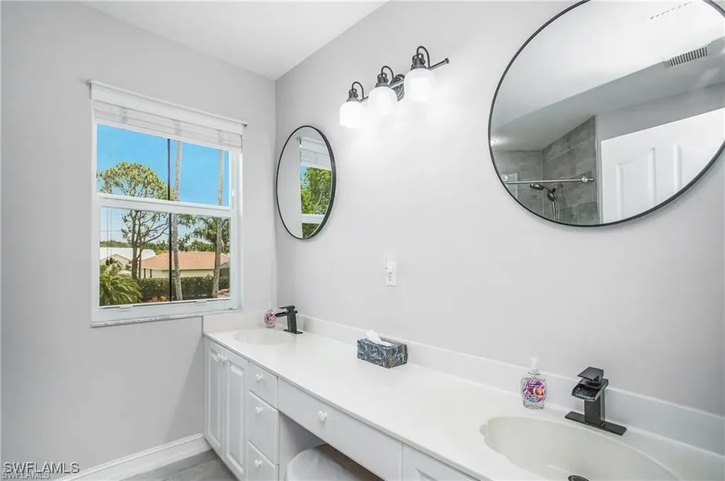 700 Diamond Circle Naples FL 34110