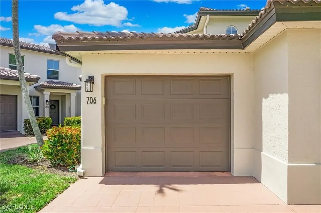 700 Diamond Circle Naples FL 34110