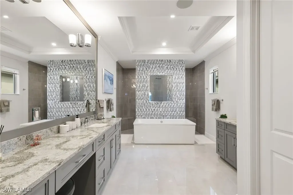 9098 Montserrat Drive Naples FL 34114