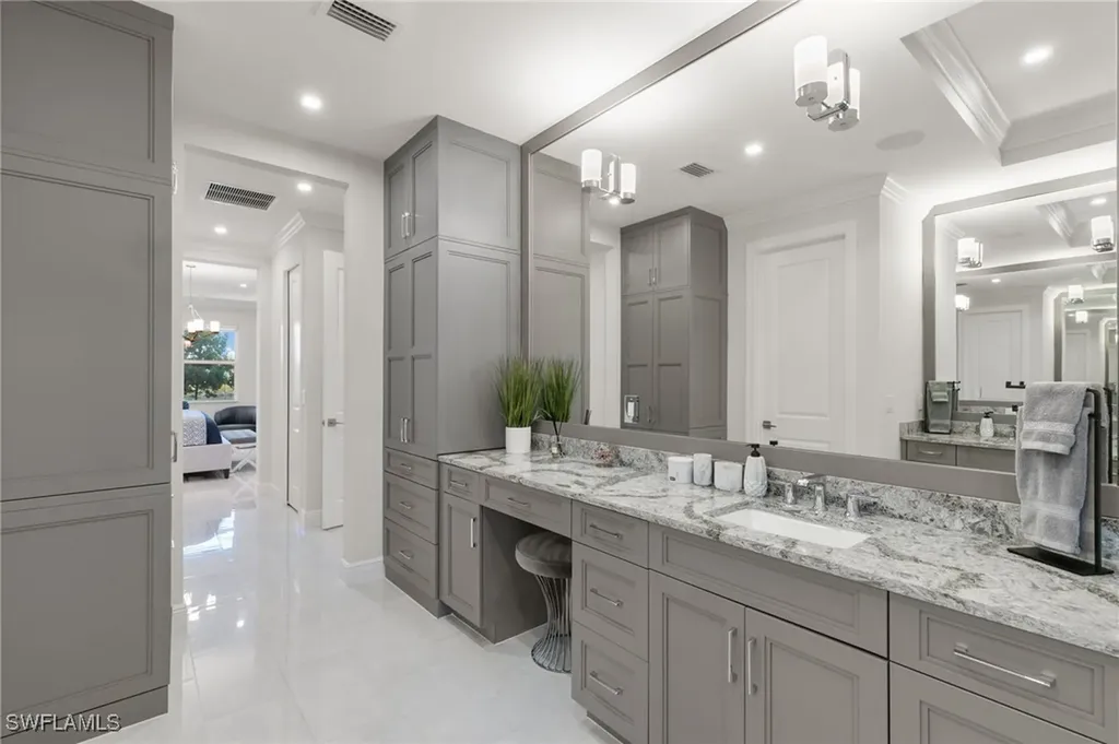 9098 Montserrat Drive Naples FL 34114