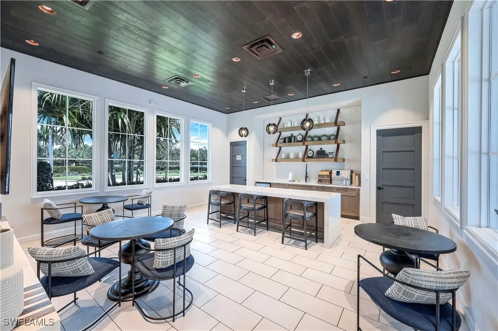 9098 Montserrat Drive Naples FL 34114