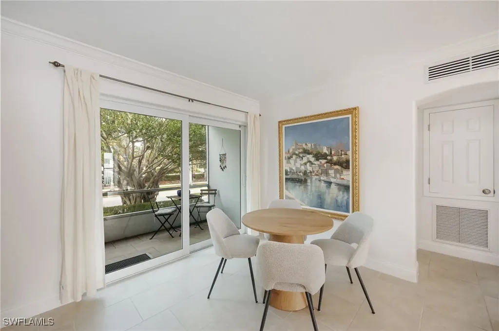 72 7th Street S Naples FL 34102