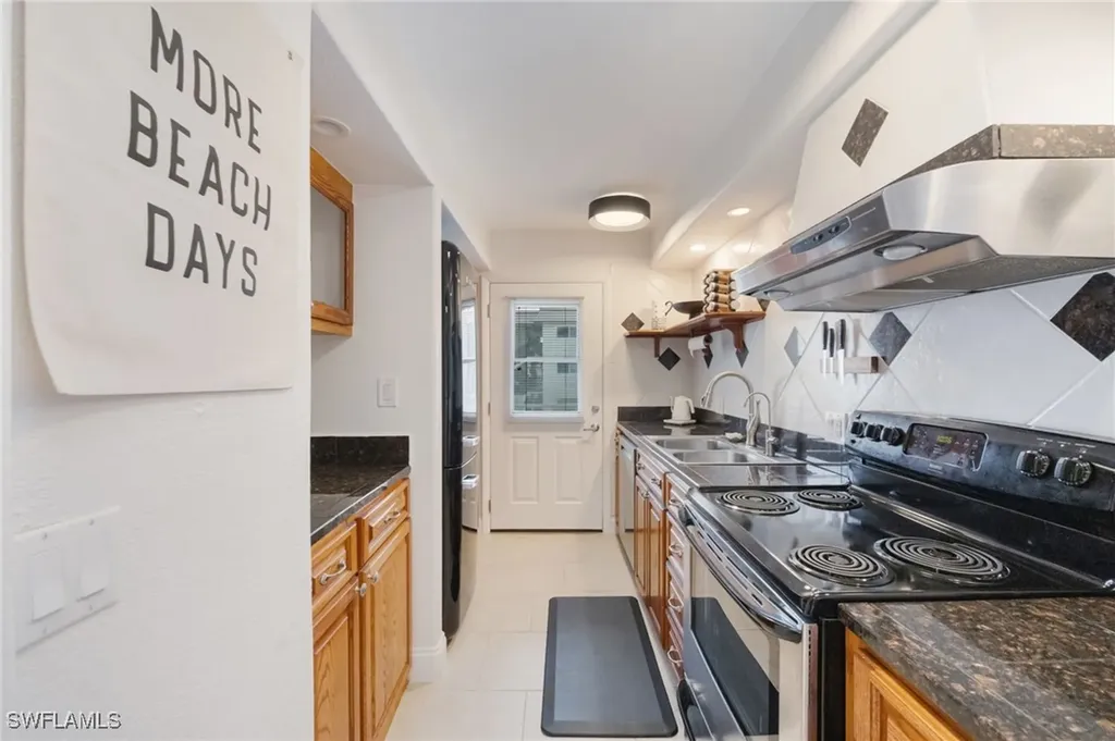 72 7th Street S Naples FL 34102