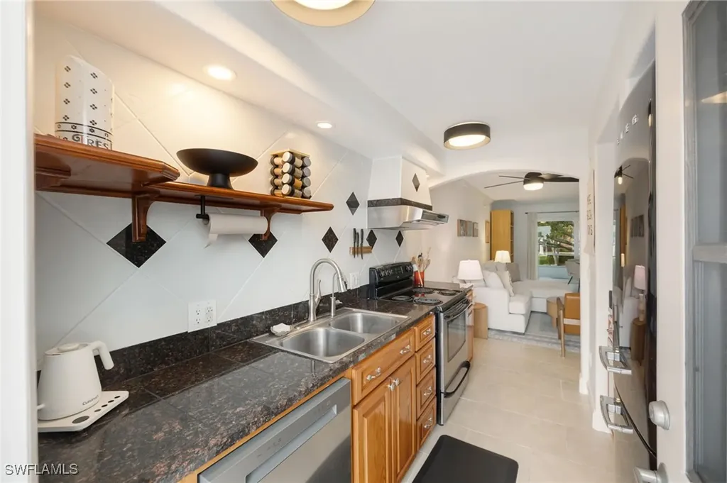 72 7th Street S Naples FL 34102