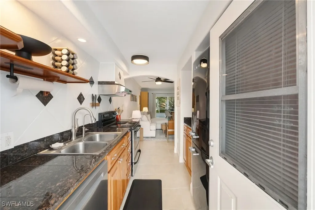 72 7th Street S Naples FL 34102