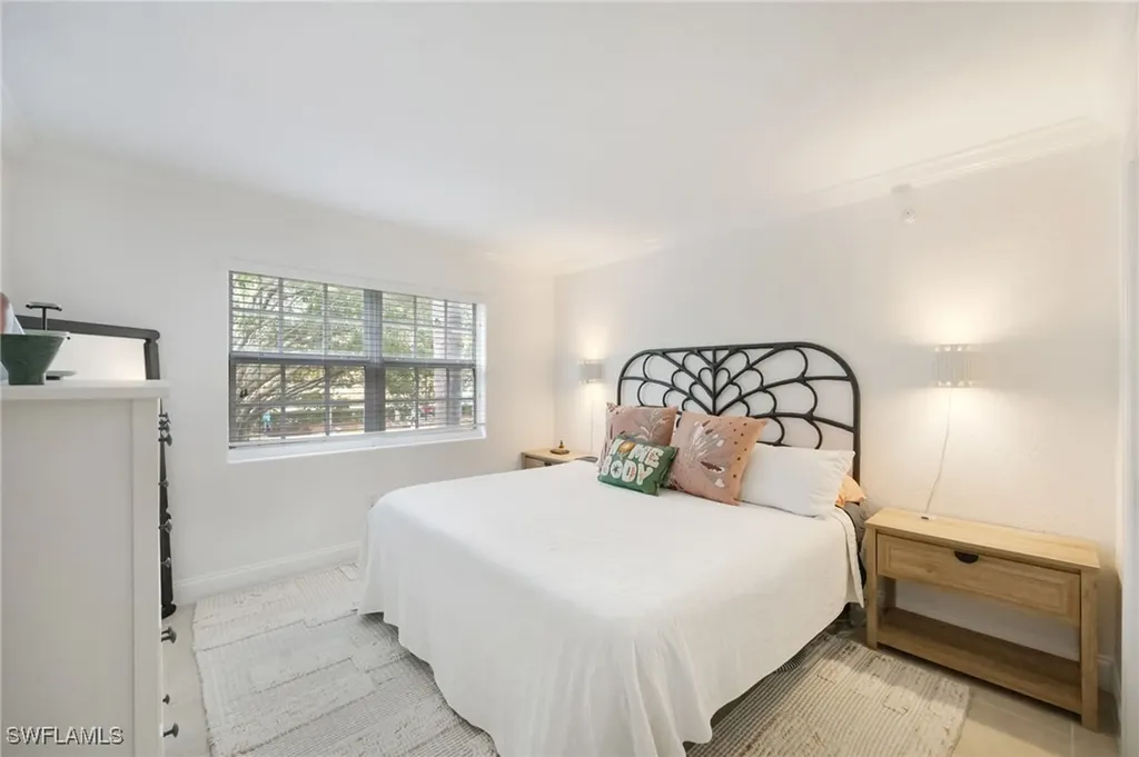 72 7th Street S Naples FL 34102