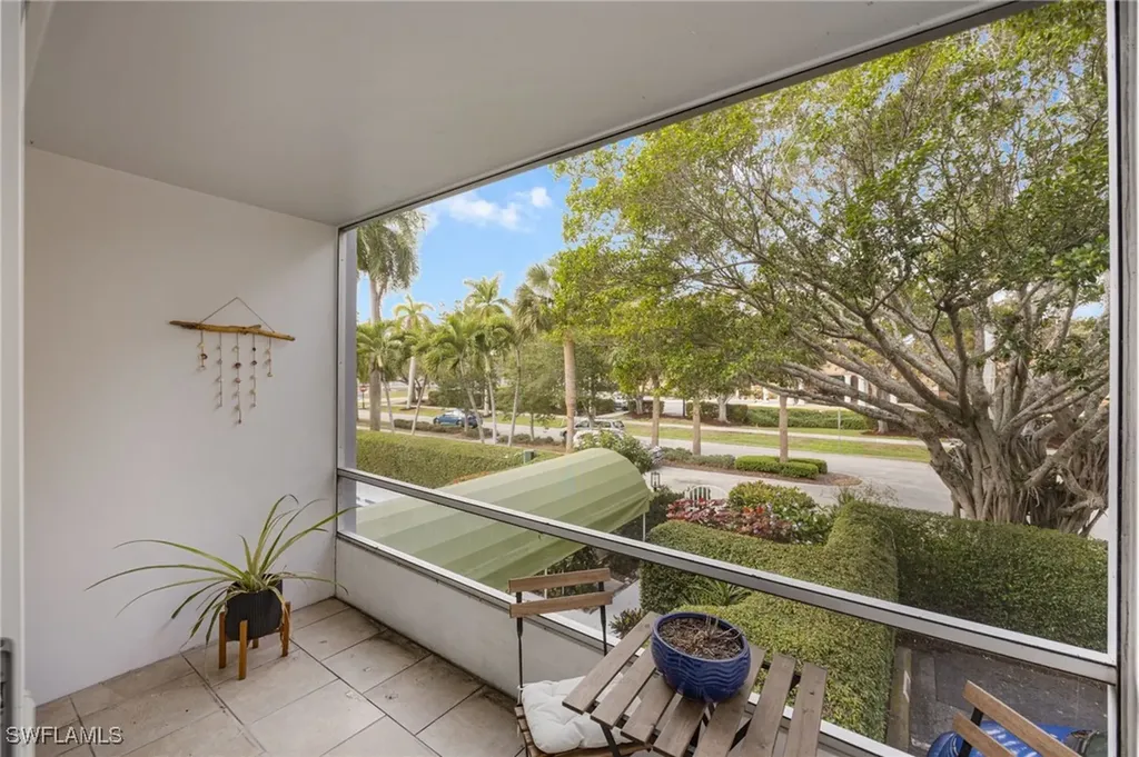 72 7th Street S Naples FL 34102