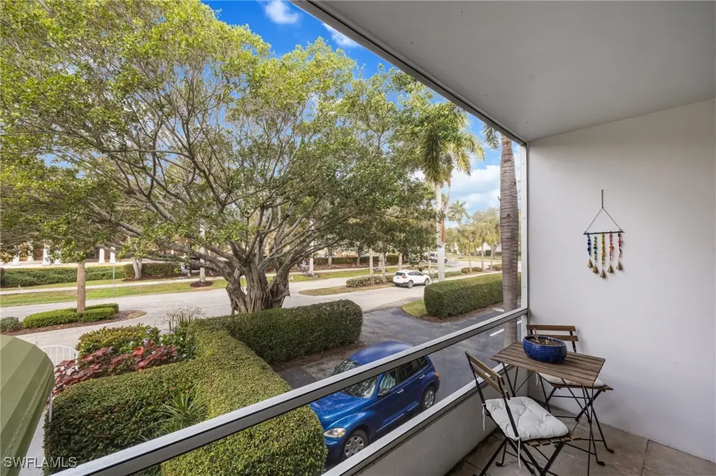 72 7th Street S Naples FL 34102