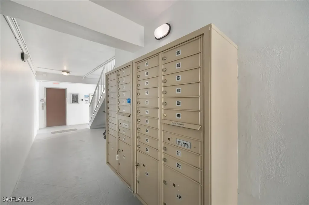 72 7th Street S Naples FL 34102