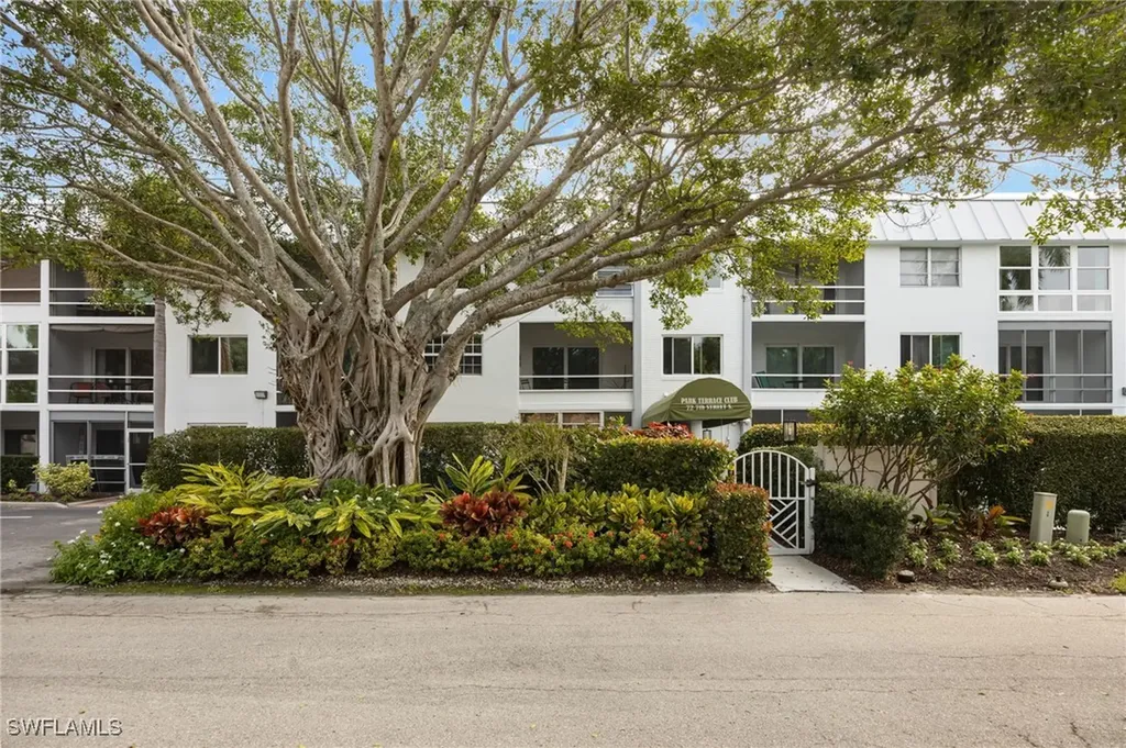 72 7th Street S Naples FL 34102