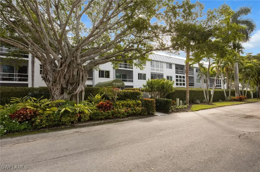 72 7th Street S Naples FL 34102