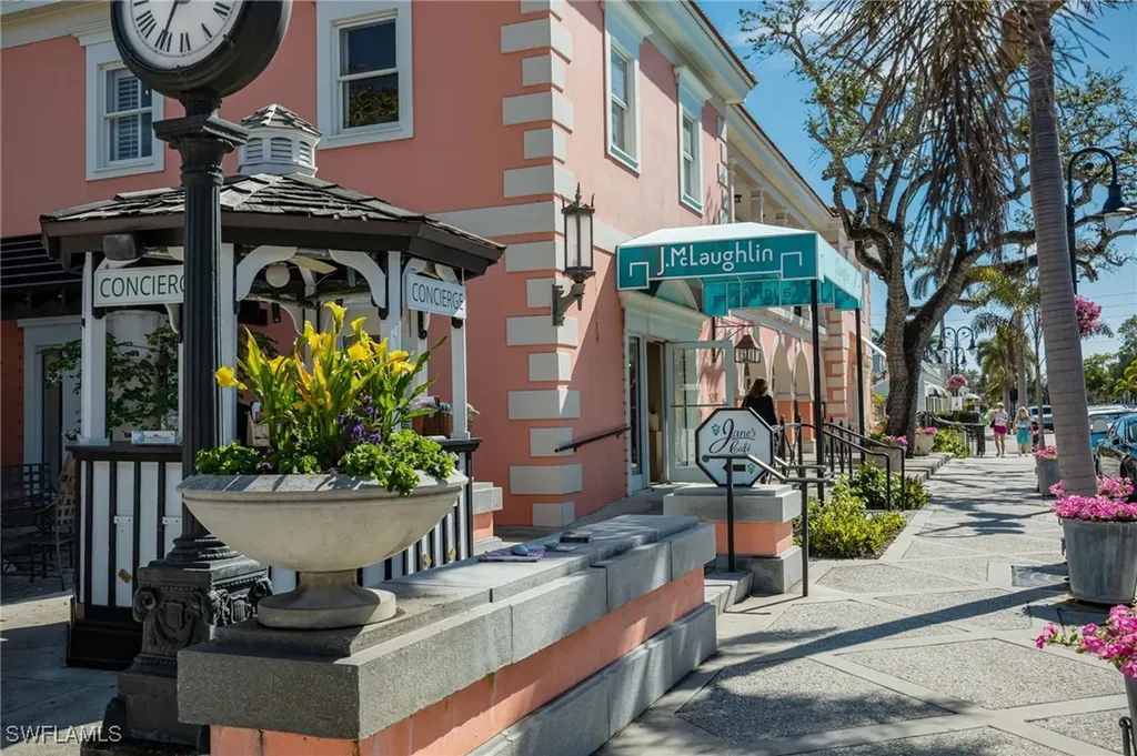 72 7th Street S Naples FL 34102