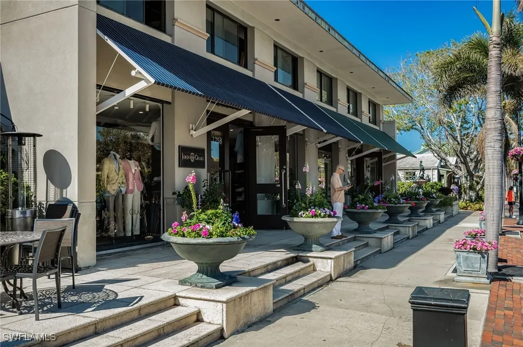 72 7th Street S Naples FL 34102