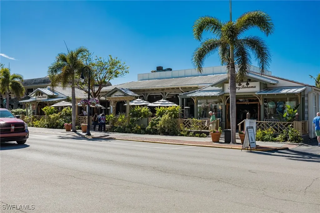 72 7th Street S Naples FL 34102