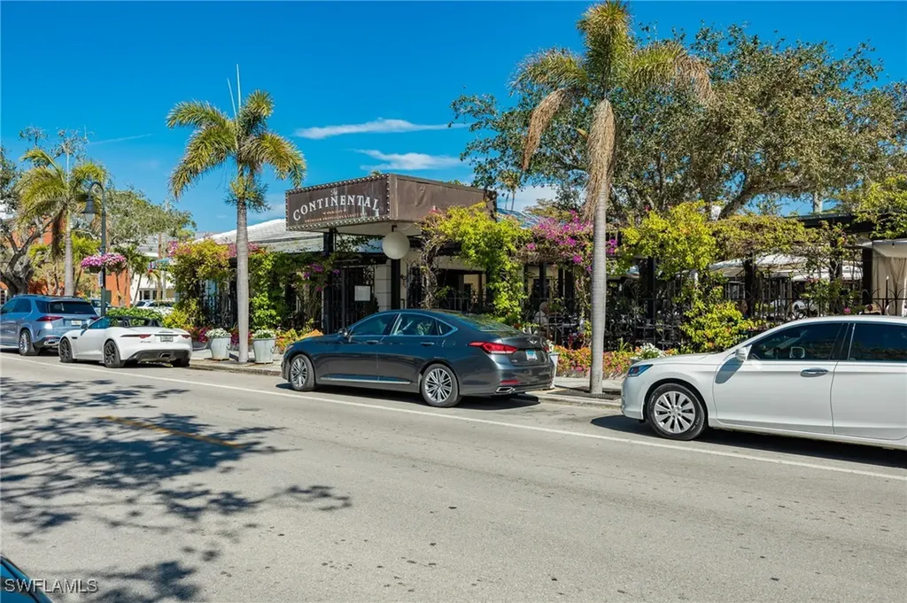 72 7th Street S Naples FL 34102