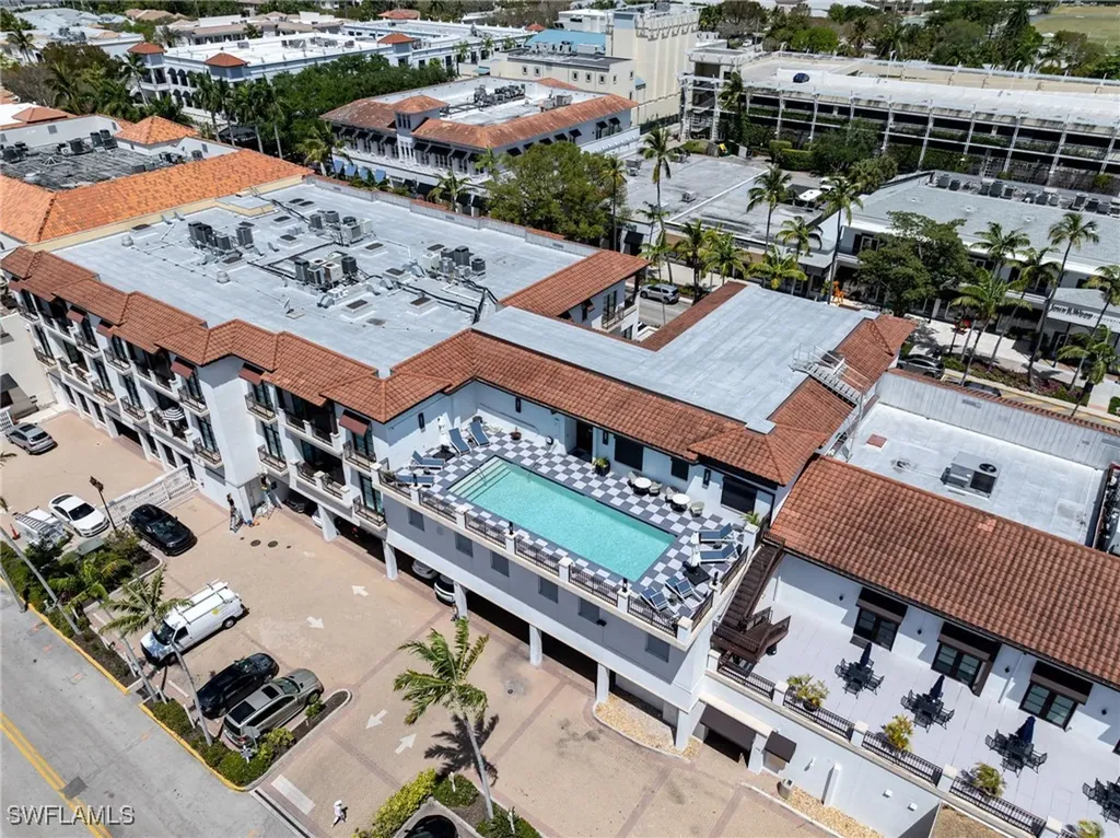 72 7th Street S Naples FL 34102