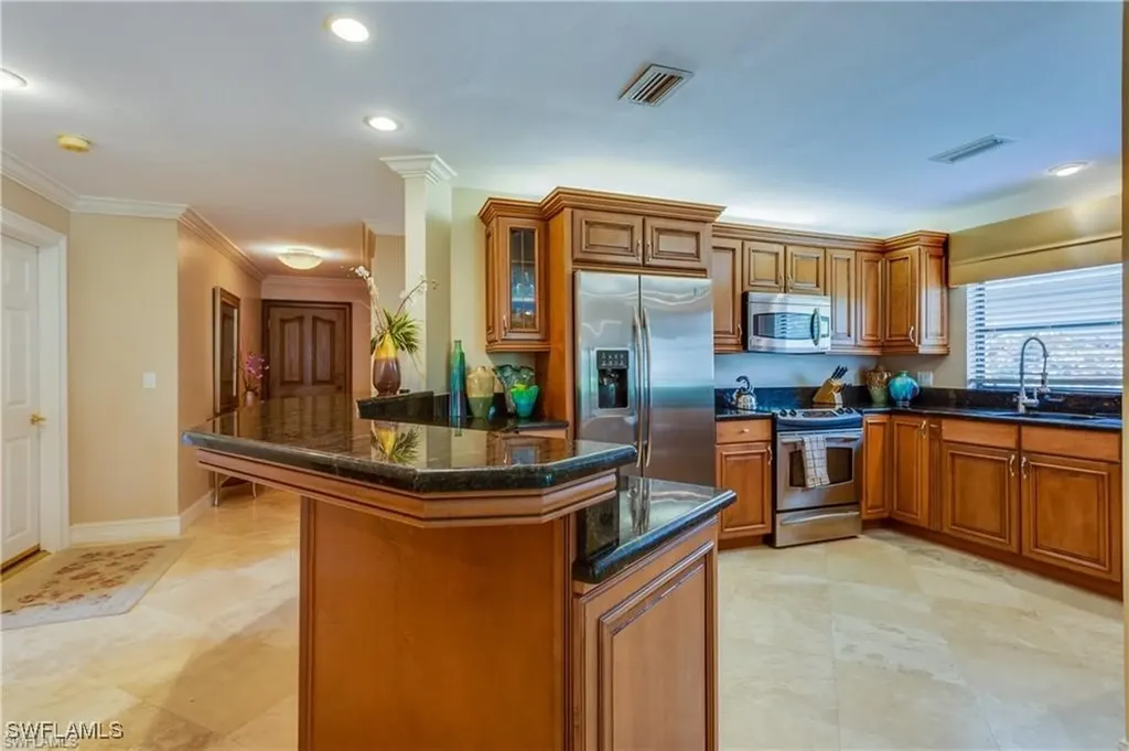 630 95th Avenue N Naples FL 34108