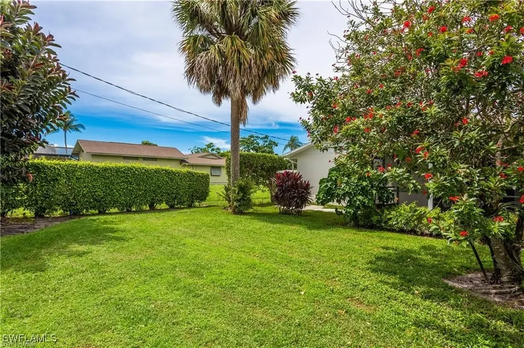 630 95th Avenue N Naples FL 34108