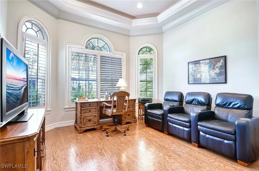3002 Crayton Road Naples FL 34103