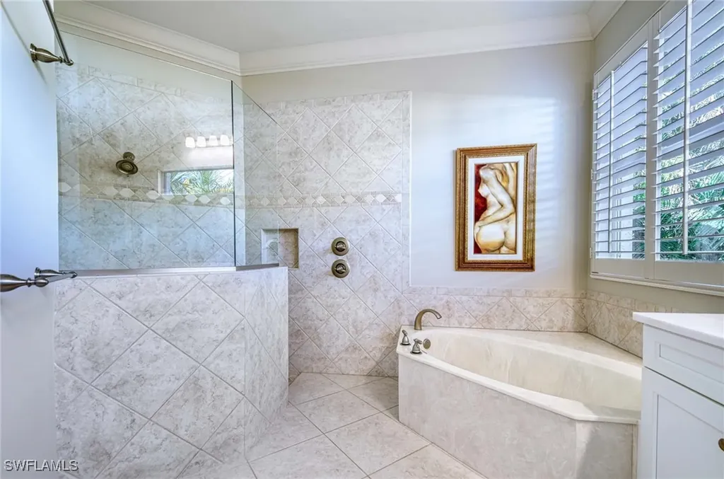 3002 Crayton Road Naples FL 34103