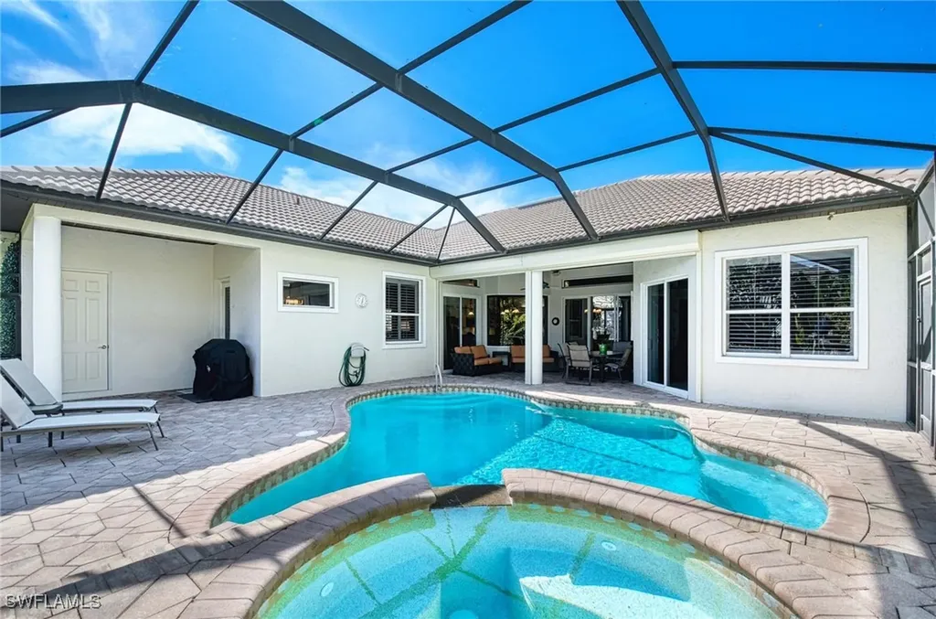 3002 Crayton Road Naples FL 34103