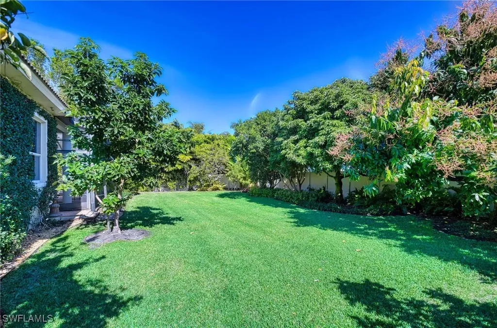 3002 Crayton Road Naples FL 34103