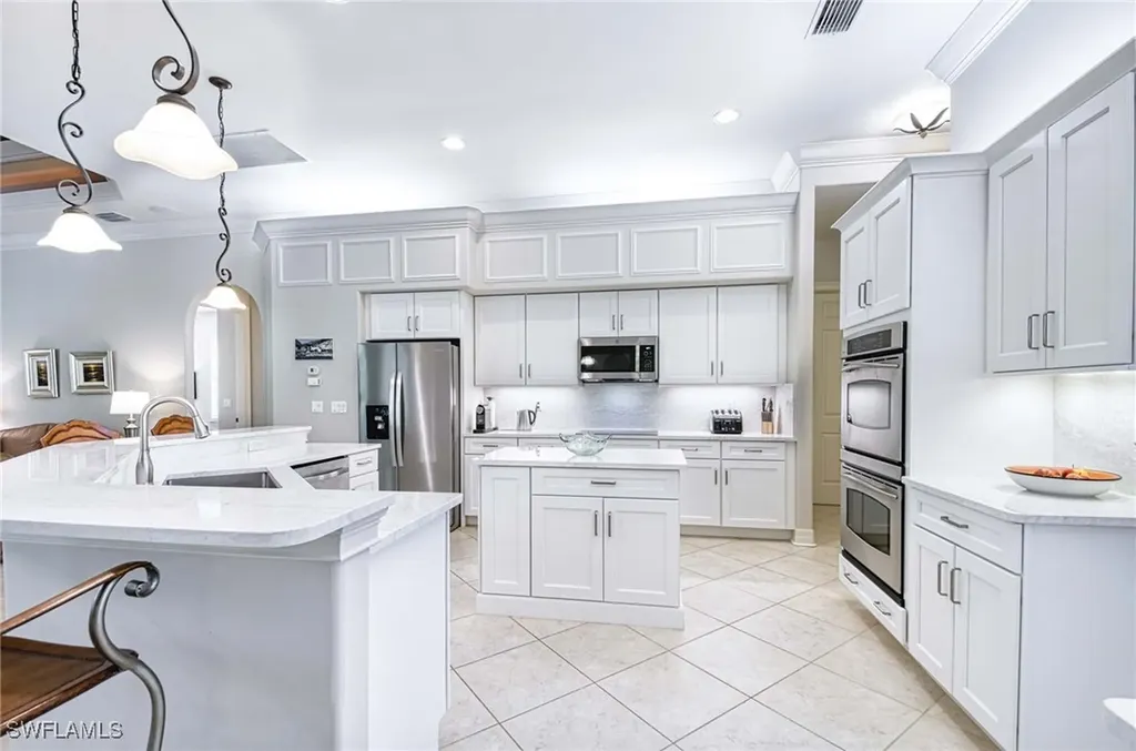 3002 Crayton Road Naples FL 34103