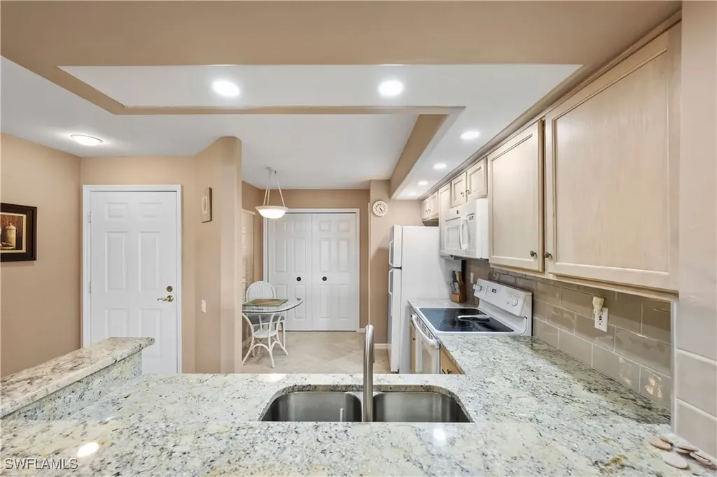 28064 Cavendish Court Bonita Springs FL 34135