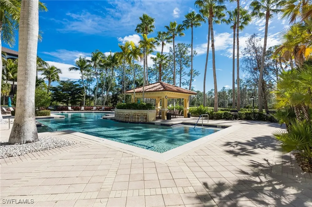 2748 Tiburon Boulevard E Naples FL 34109