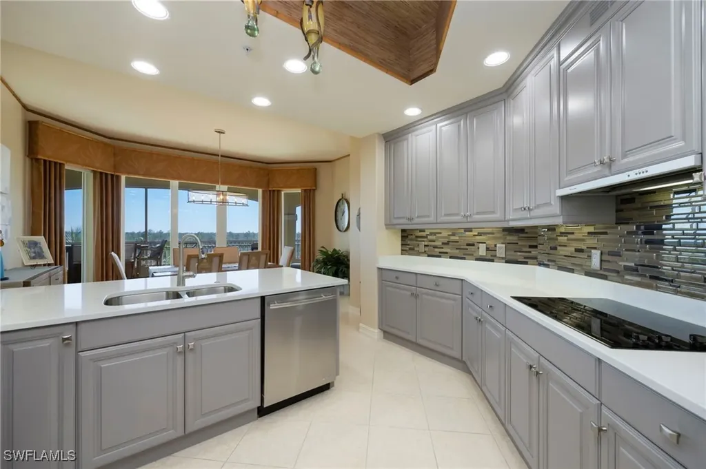 2748 Tiburon Boulevard E Naples FL 34109