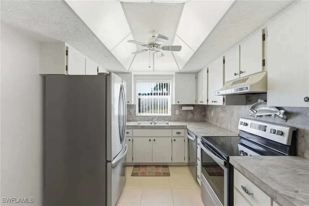 853 SE 46th Lane Cape Coral FL 33904
