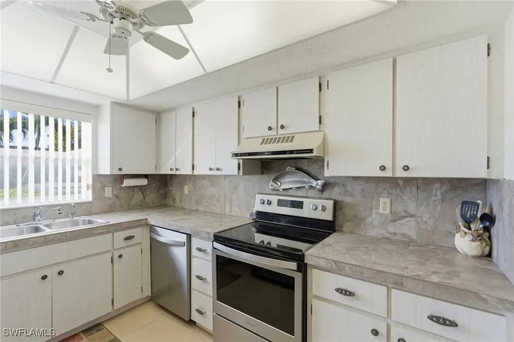 853 SE 46th Lane Cape Coral FL 33904