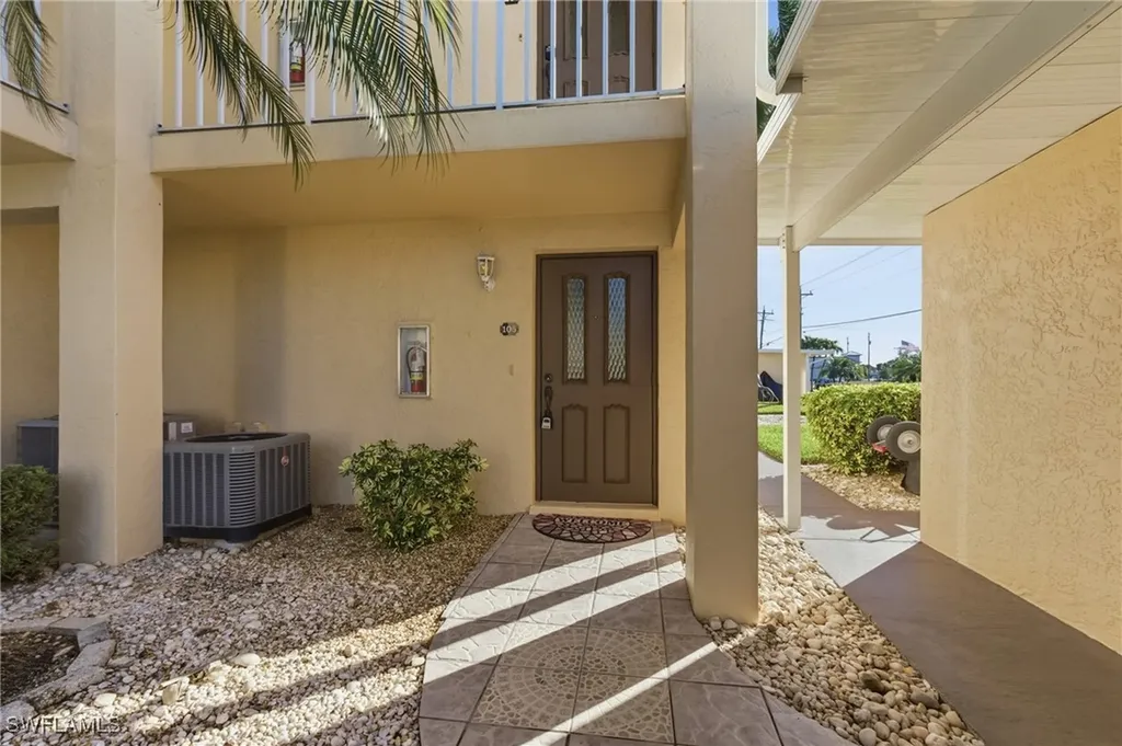 853 SE 46th Lane Cape Coral FL 33904