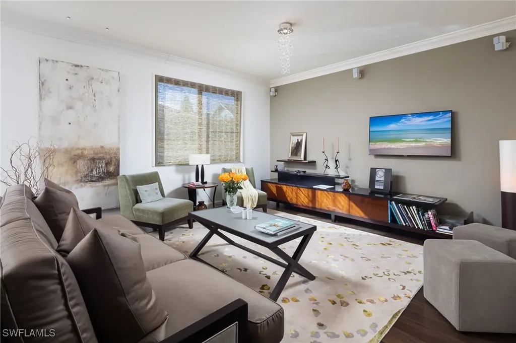 450 10th Avenue S Naples FL 34102