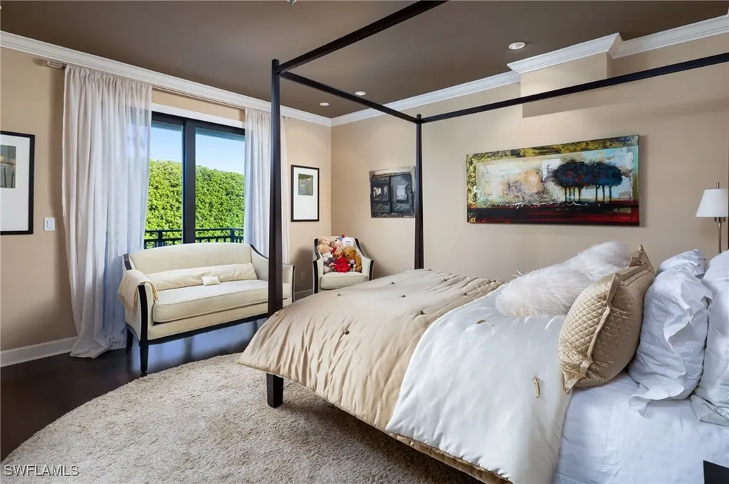 450 10th Avenue S Naples FL 34102