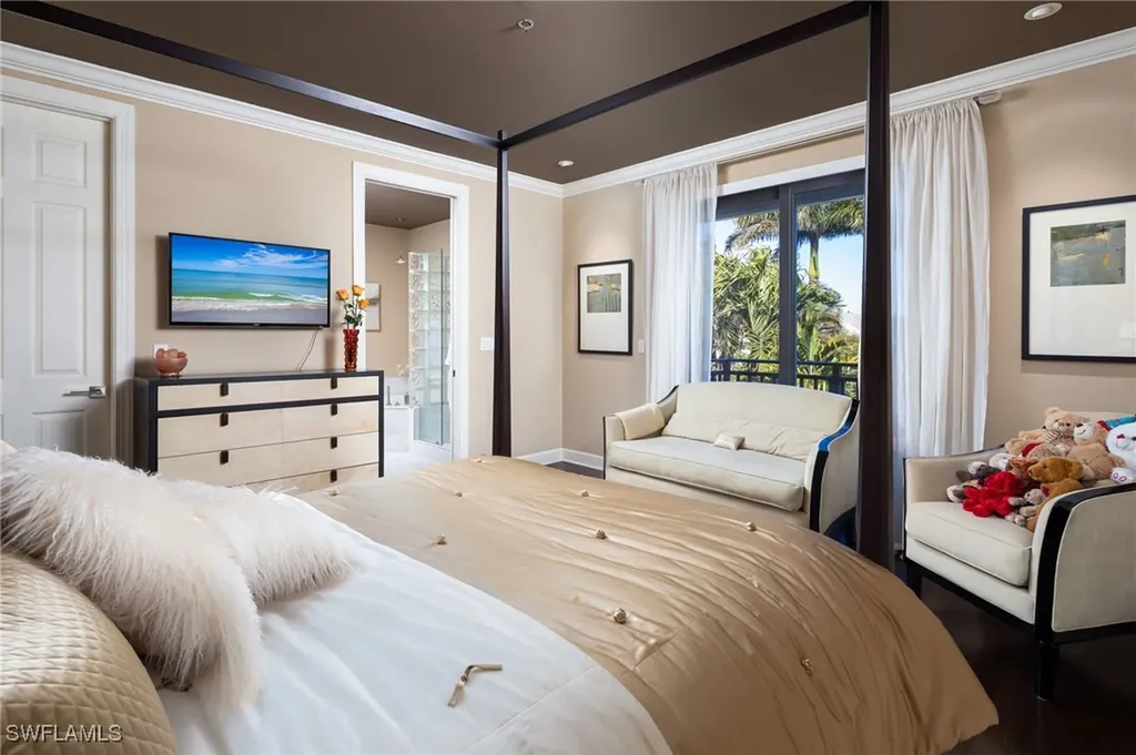 450 10th Avenue S Naples FL 34102