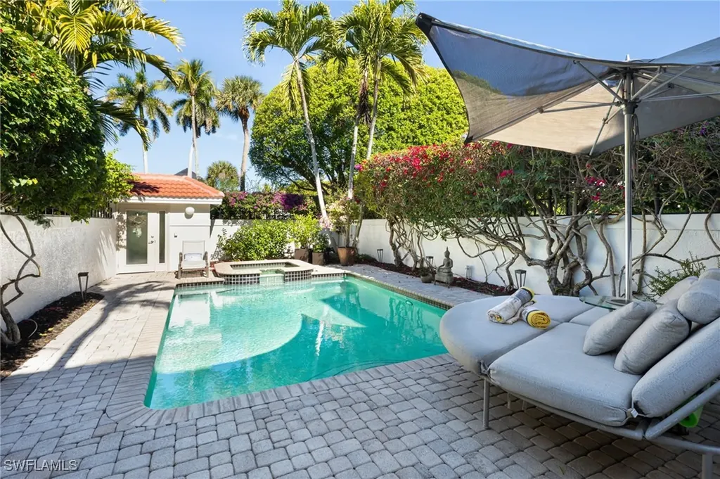 450 10th Avenue S Naples FL 34102