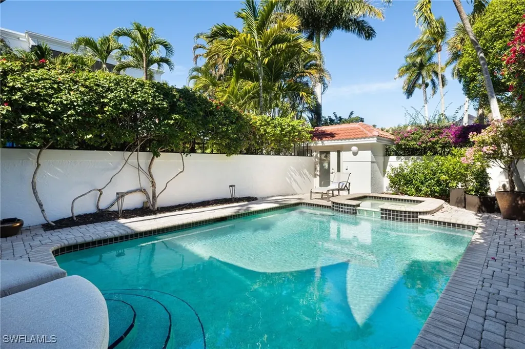 450 10th Avenue S Naples FL 34102