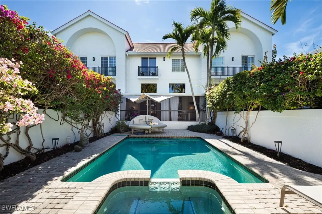 450 10th Avenue S Naples FL 34102