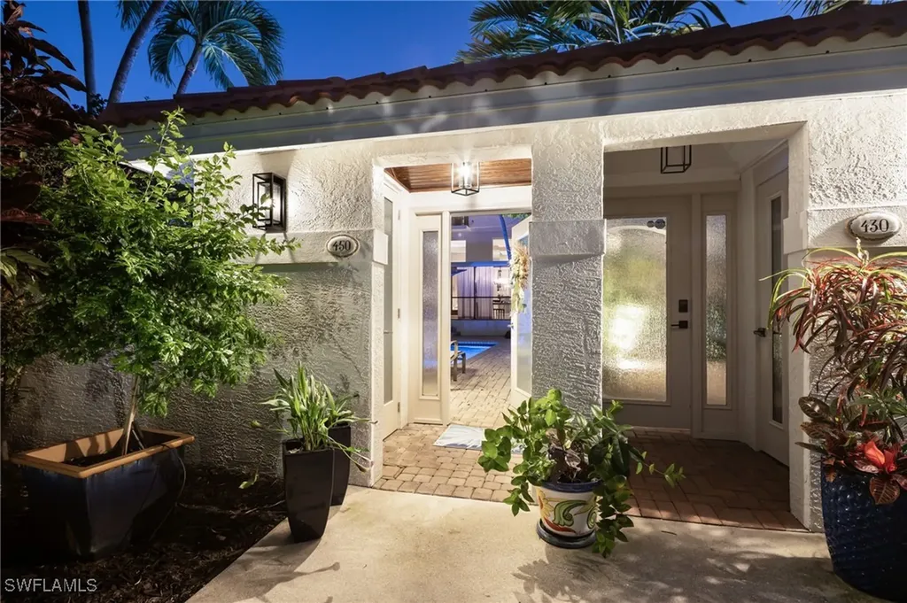 450 10th Avenue S Naples FL 34102