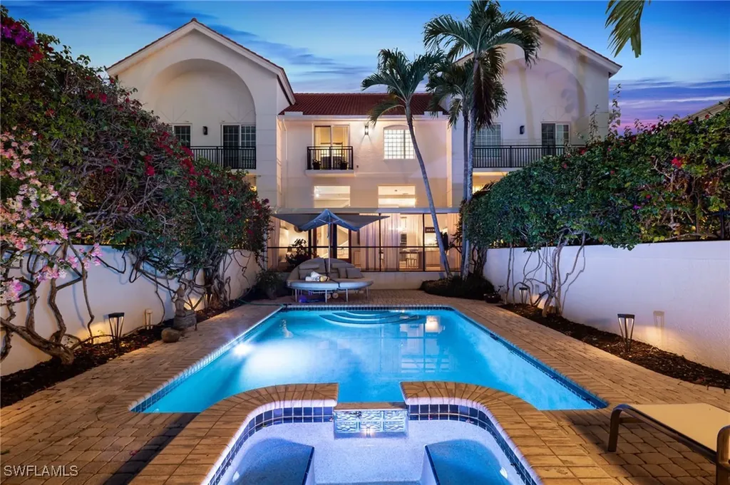 450 10th Avenue S Naples FL 34102